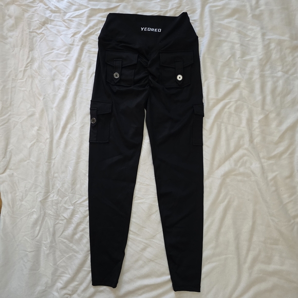 Yeoreo Hedda CoreFlex Cargo Leggings - Picture 3 of 9